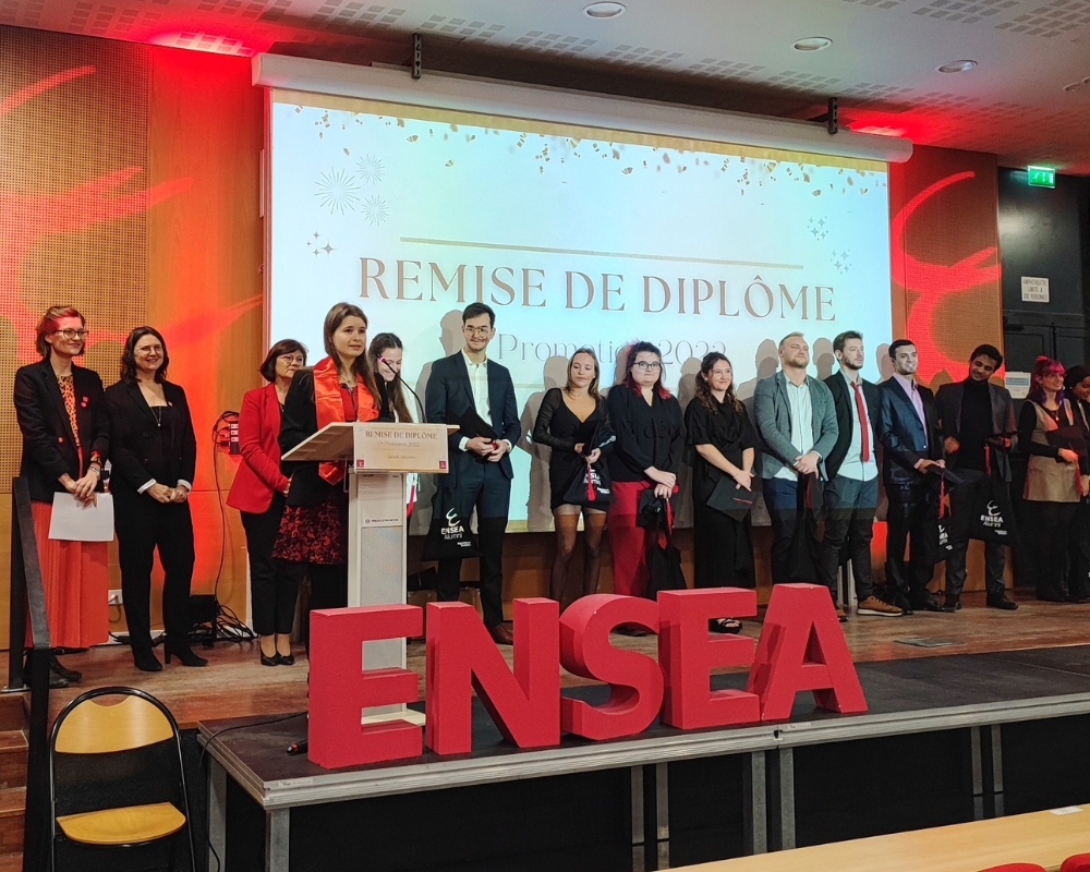 Etudiants distinguée par le Jury, prononçant son discours